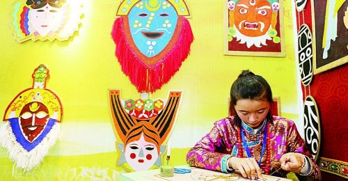 160412半岛都市报来自青海的学生展示掐死技艺