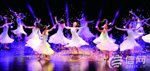 青岛俩舞蹈五艺展上拿一等奖