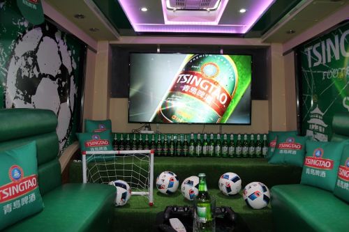 圖片6:球迷大巴內景