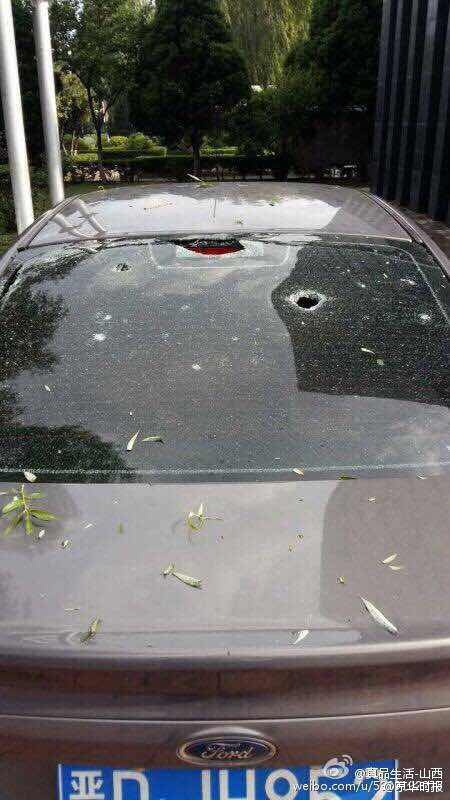 山西長治冰雹如饅頭大小 多輛私家車被砸