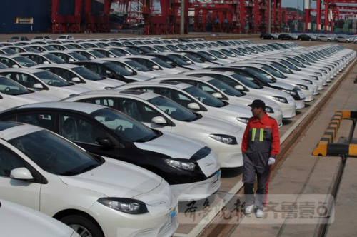 九千輛進口整車登陸青島 價值4億多美金(圖) 九千輛進口整車登陸青島 價值4億多美金(圖)