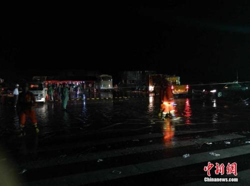 6月23日15時前后，江蘇省鹽城市阜寧、射陽等地出現強雷電、短時強降雨、冰雹、雷雨大風等強對流天氣，局地遭龍卷風襲擊，據初步統計，強對流天氣造成因災死亡78人，因災受傷近500人，其中重傷近200人。