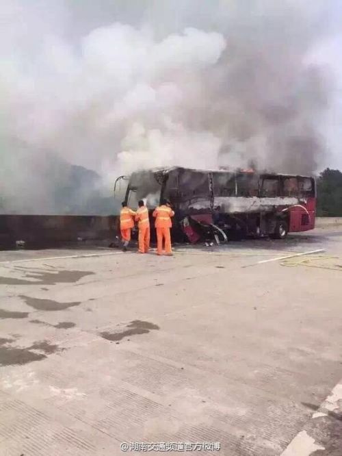 湖南宜章境內一客運大巴起火 已造成人員傷亡