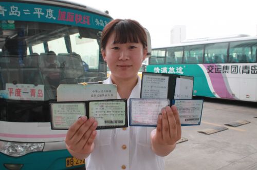 高校學生包車時一定要看好司機與車輛的四個證件