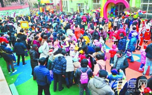 爱心义卖8620元捐西藏幼儿园