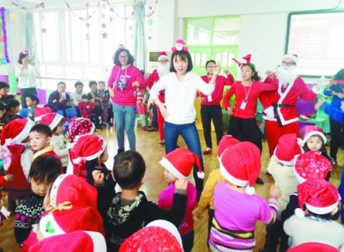 外教走进皮卡丘 和孩子一起过圣诞