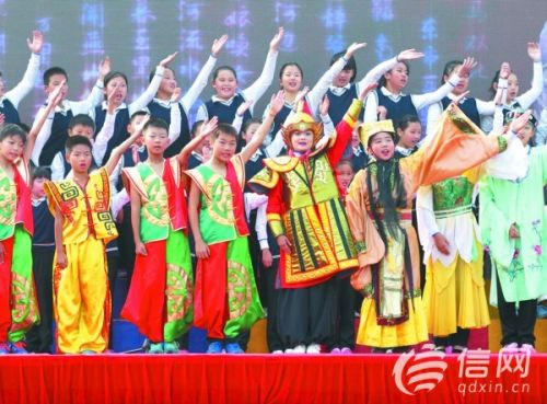 宁夏路二小举行经典诵读提倡多阅读 读完一套书还给发结业证书