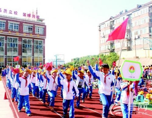 校园“阅兵”,展少先队风采