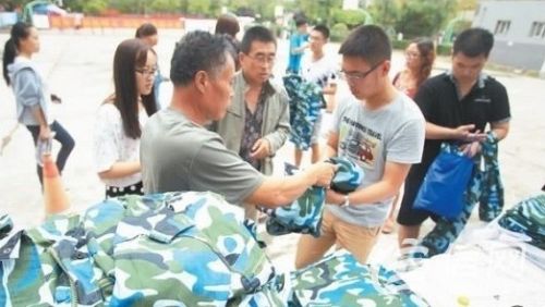 高校开学季迎新各不同