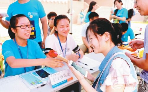 高校开学季迎新各不同