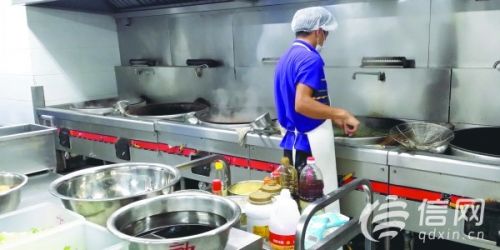 手上有口子,不准来做饭