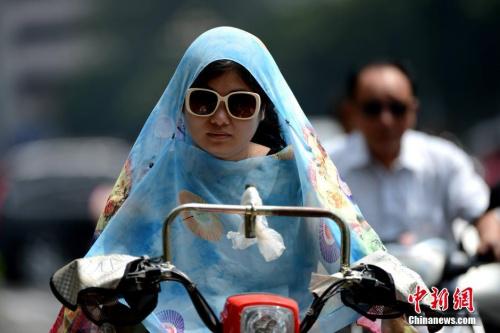 中國7億人遭高溫&ldquo;燒烤&rdquo; 局地體感溫度超50℃