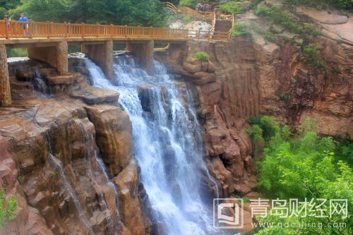 雨后九水現(xiàn)飛瀑美景。