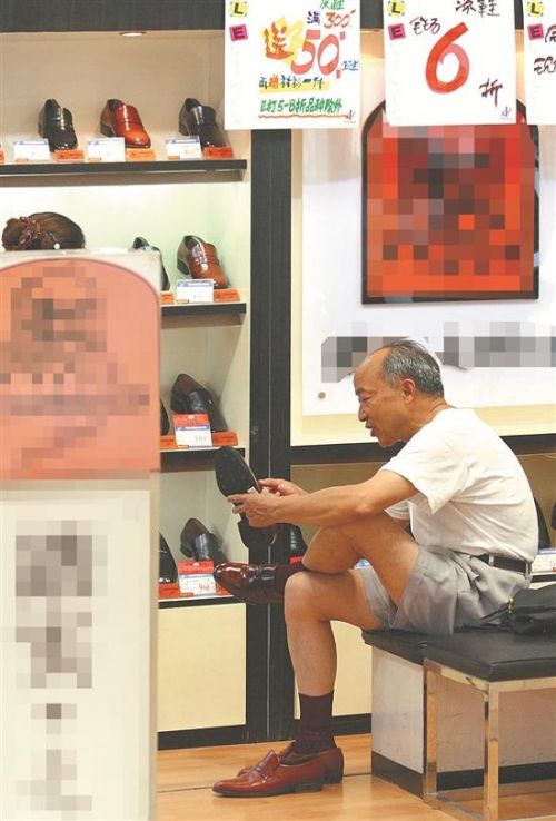 實(shí)體店老板訴苦：一月賣2580個(gè)包才夠交房租