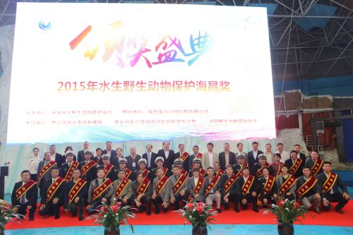 12.獲獎(jiǎng)人員合影