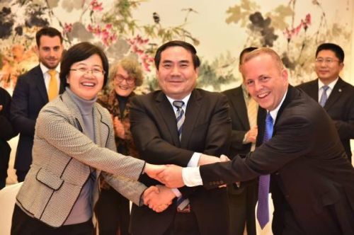 161120大众日报共建联合国大学国际可再生能源学院合作备忘录 王广正