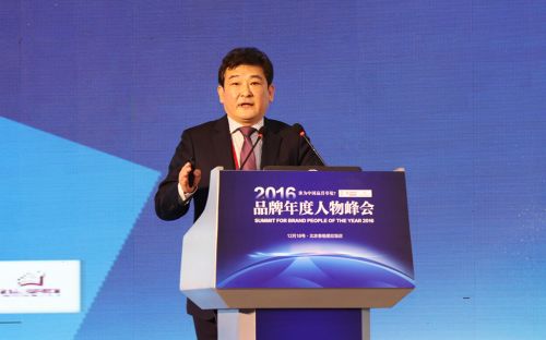 中國輪胎智能制造的引領(lǐng)者、雙星集團(tuán)董事長柴永森發(fā)表主旨演講