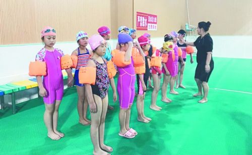 宁夏路小学游泳馆正式开门纳客