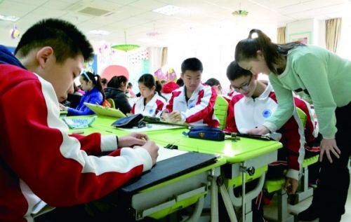 四流中路第三小学打造“趣动中三,花样童年”