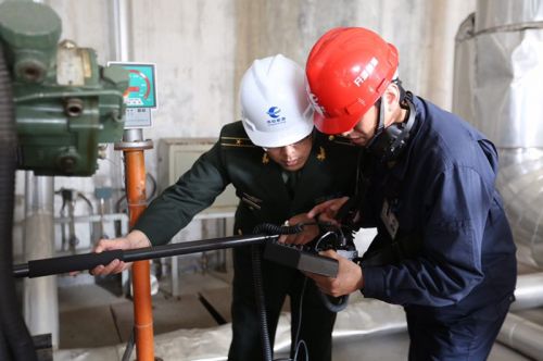170215 后海熱電公司利用&ldquo;蛇眼探測儀&rdquo;解決維修難題436341073286008080