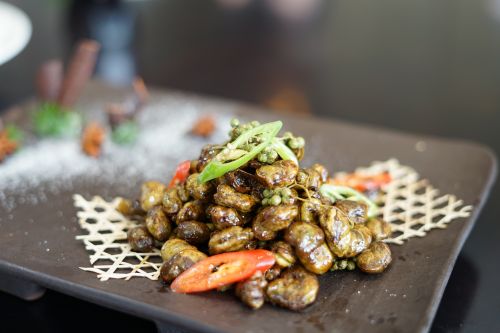 青花椒熗炒酥春蠶