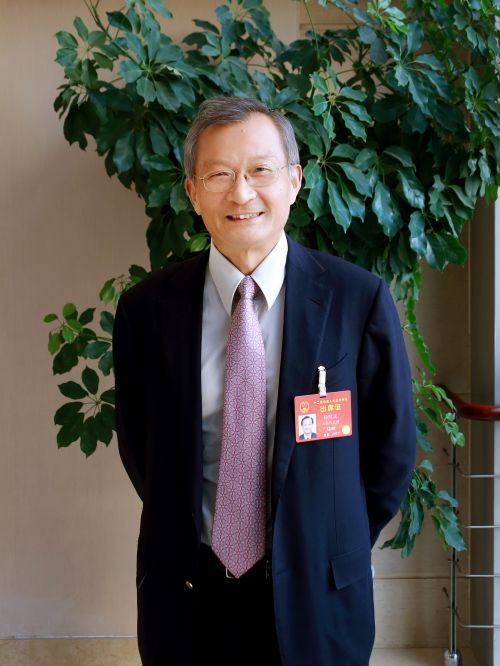 十二屆全國人大代表，青島啤酒股份有限公司董事長孫明波代表照2