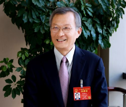 十二屆全國人大代表，青島啤酒股份有限公司董事長孫明波代表照1