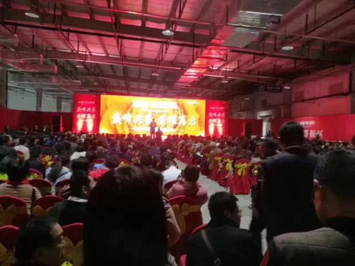 某樓盤開盤現(xiàn)場