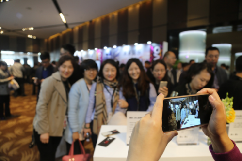 【網(wǎng)絡(luò)新聞稿】聯(lián)想創(chuàng)新科技大會(huì)·青島峰會(huì)2017.04.13 (1)1440