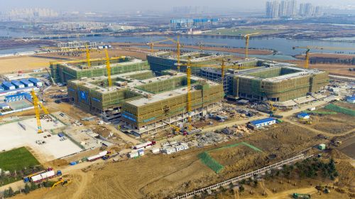 2016年11月青島中學(xué)主體結(jié)構(gòu)封頂