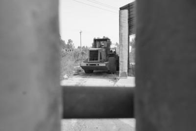  礦廠里的車子已經(jīng)生了銹