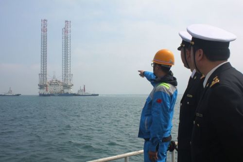 我國首個110米桁架式自升式海工平臺出口阿聯酋配圖