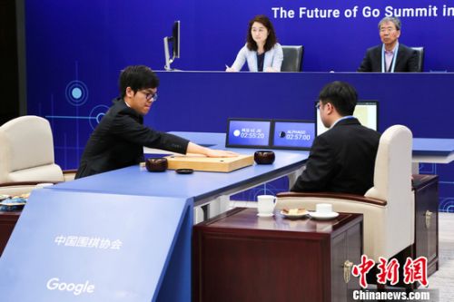 柯潔獲AlphaGo后臺評估點贊 點擊進入下一頁