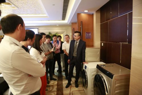 行業(yè)專家體驗(yàn)海爾洗衣機(jī)