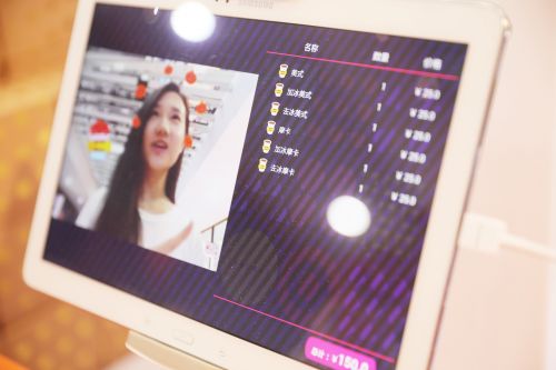 對著大屏說出你想點的餐食，系統會自動生成一份菜單