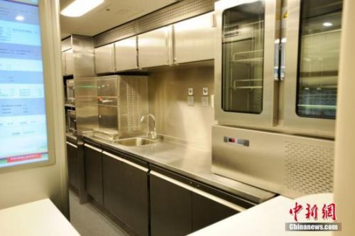 圖為“復興號”高鐵餐車。<a target='_blank' >中新網</a>記者 翟璐 攝 點擊進入下一頁