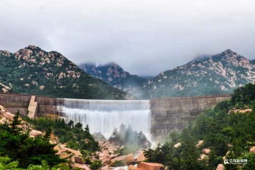 高清:嶗山里大小水庫全喝飽 10余條瀑布齊發 高清:嶗山里大小水庫全喝飽 10余條瀑布齊發