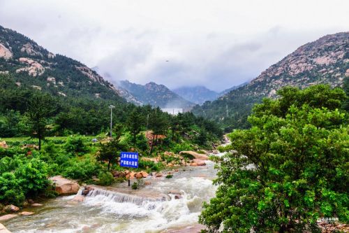 高清:嶗山里大小水庫全喝飽 10余條瀑布齊發 高清:嶗山里大小水庫全喝飽 10余條瀑布齊發