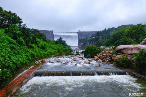 高清:嶗山里大小水庫全喝飽 10余條瀑布齊發 高清:嶗山里大小水庫全喝飽 10余條瀑布齊發