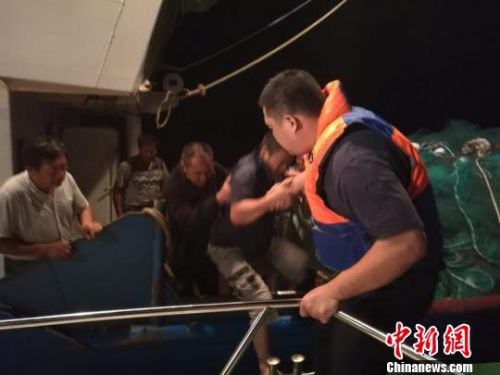 船上人員獲救。　劉傳雷 攝