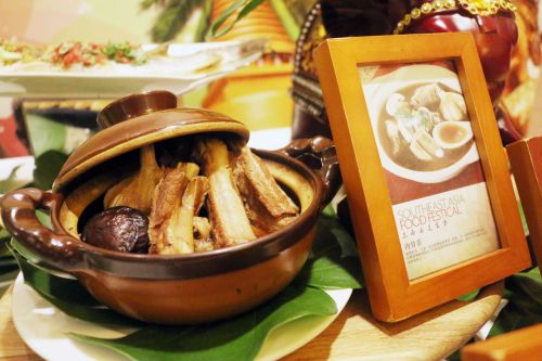 馬來西亞肉骨茶。