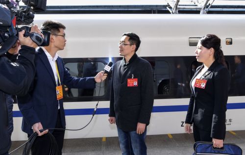 出席十九大的河北代表團抵京