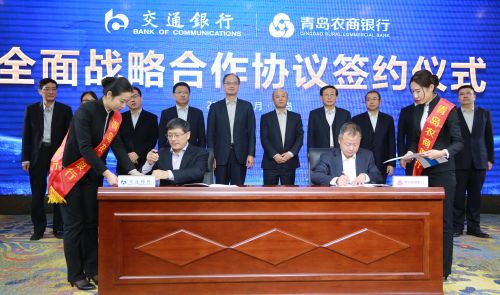 刘宗波和童学卫代表双方签约