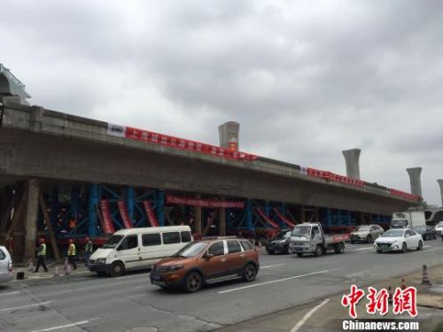 中國企業成功整體移除世界最大噸位單體橋梁（圖）