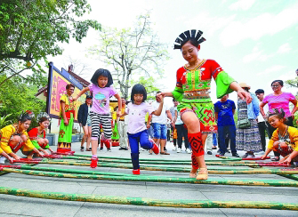 日月同輝滿天星 海南處處是美景 日月同輝滿天星 海南處處是美景