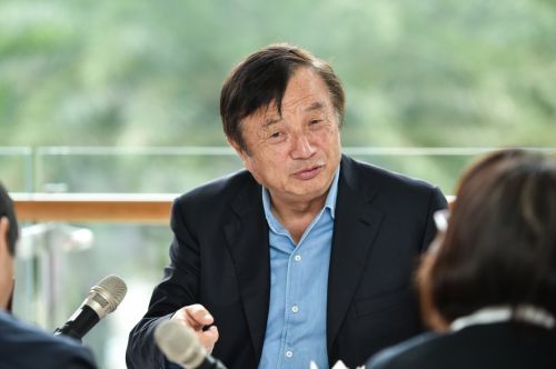 2016年3月5日，任正非在位于深圳的華為總部接受新華社記者專訪。