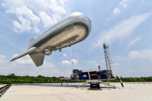 在光啟東莞生態園的研發基地，集廣域互聯網信息傳輸和光學監控于一體的&ldquo;云端號&rdquo;準備升空（2016年7月7日攝）。