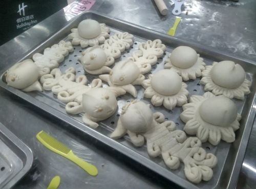 學(xué)習(xí)制作的大饅頭。