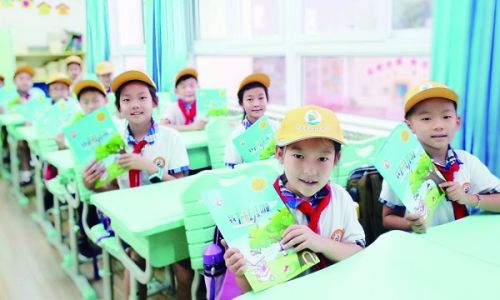 鞍山二路小学：新学期从播报暑期实践开始