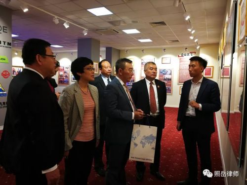 考察团参观格林伍德贸易中心